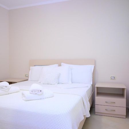 Eleana'S Apartament Sarande Ngoại thất bức ảnh